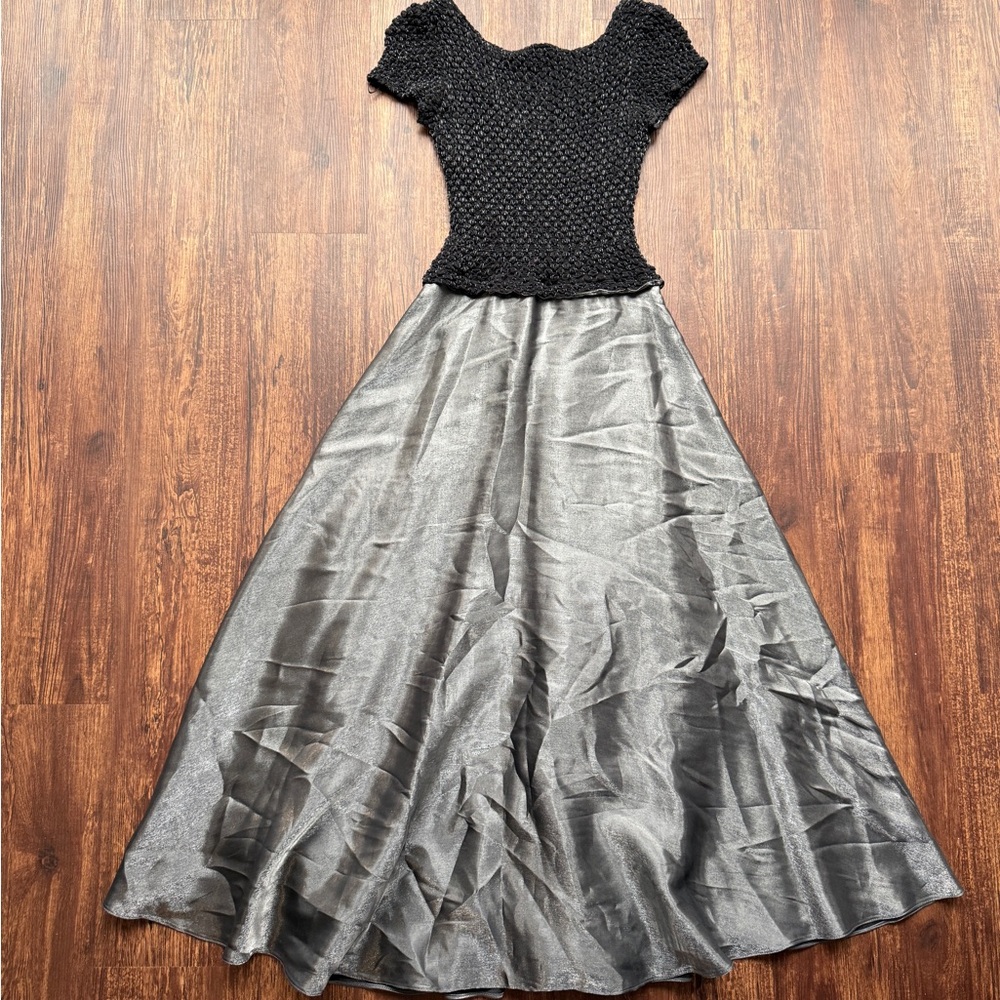 JS Collections Vintage 90s Y2K Whimsygoth Silver Metallic Evening Gown- Size 2
